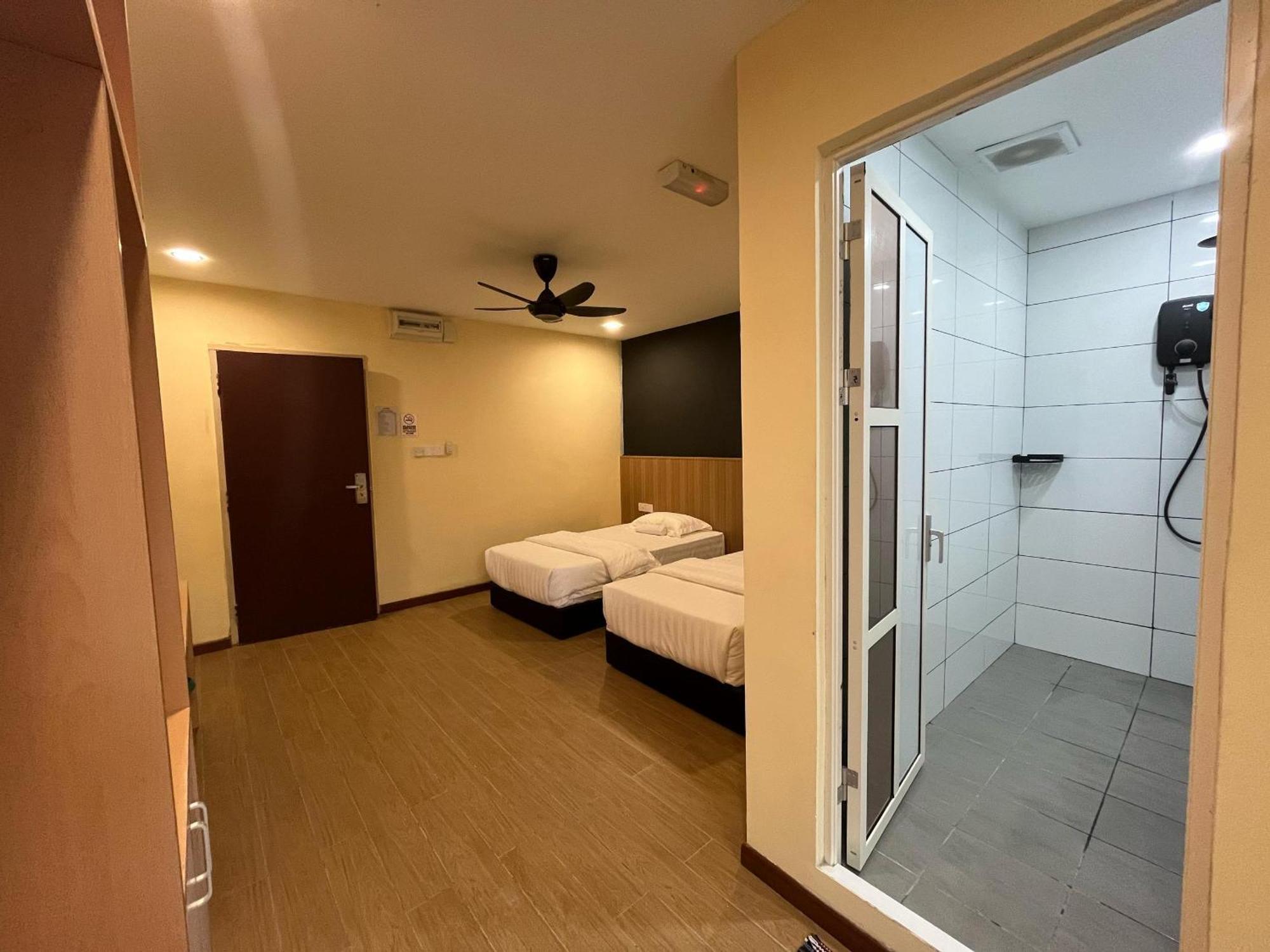 Halo Hotel Семпорна Экстерьер фото