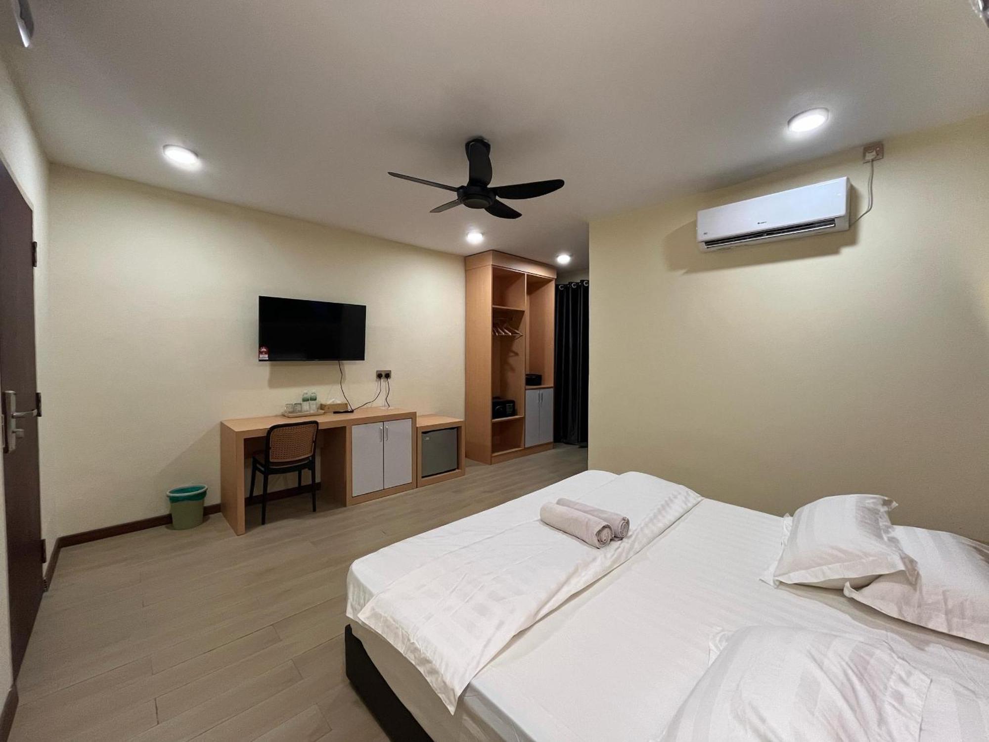 Halo Hotel Семпорна Экстерьер фото