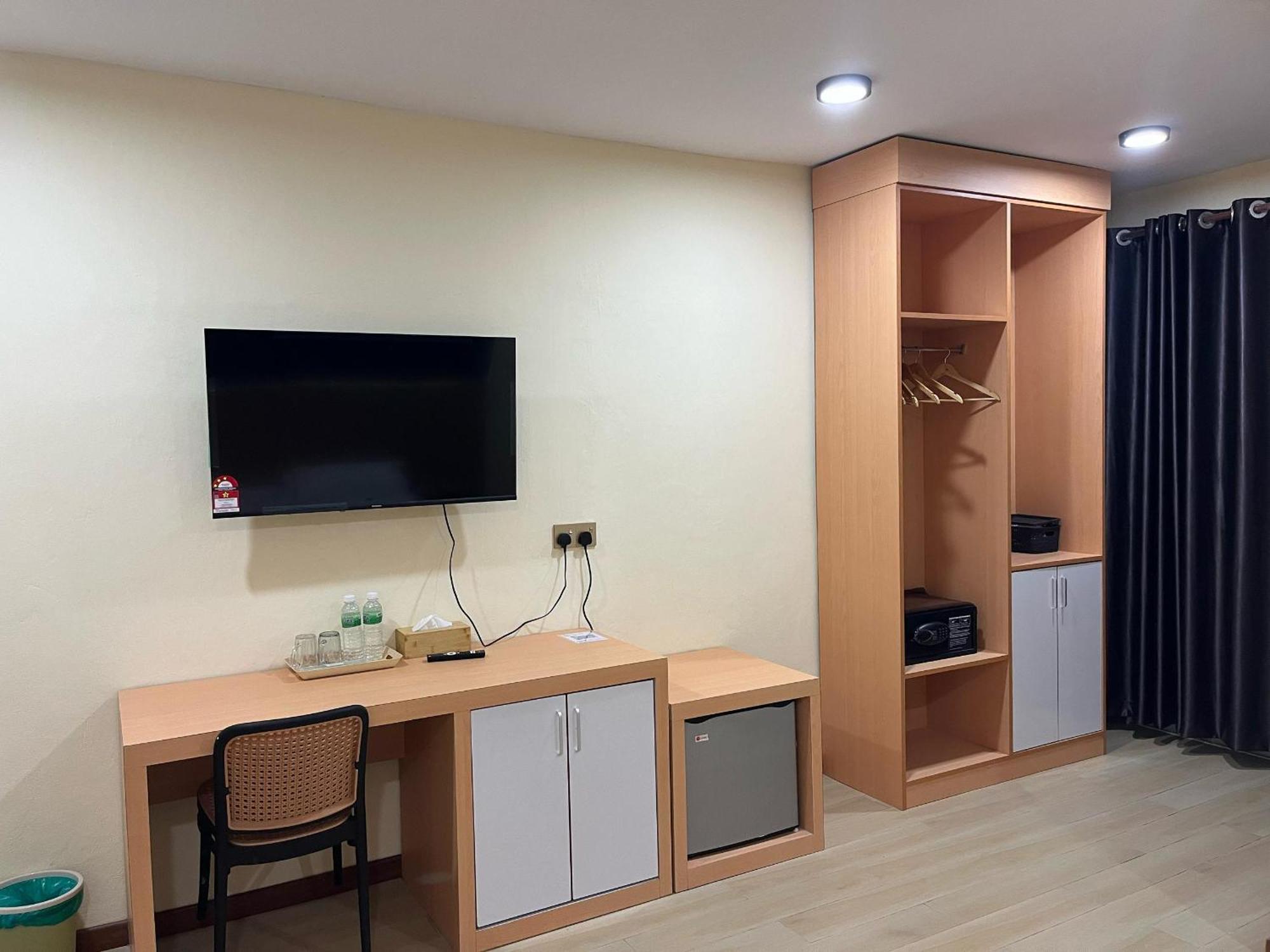 Halo Hotel Семпорна Экстерьер фото