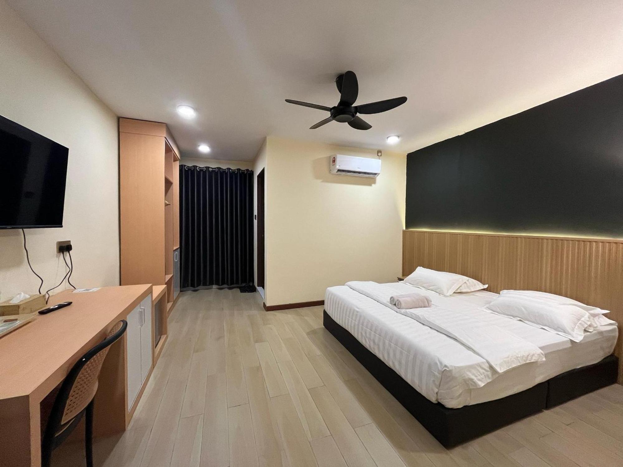 Halo Hotel Семпорна Экстерьер фото