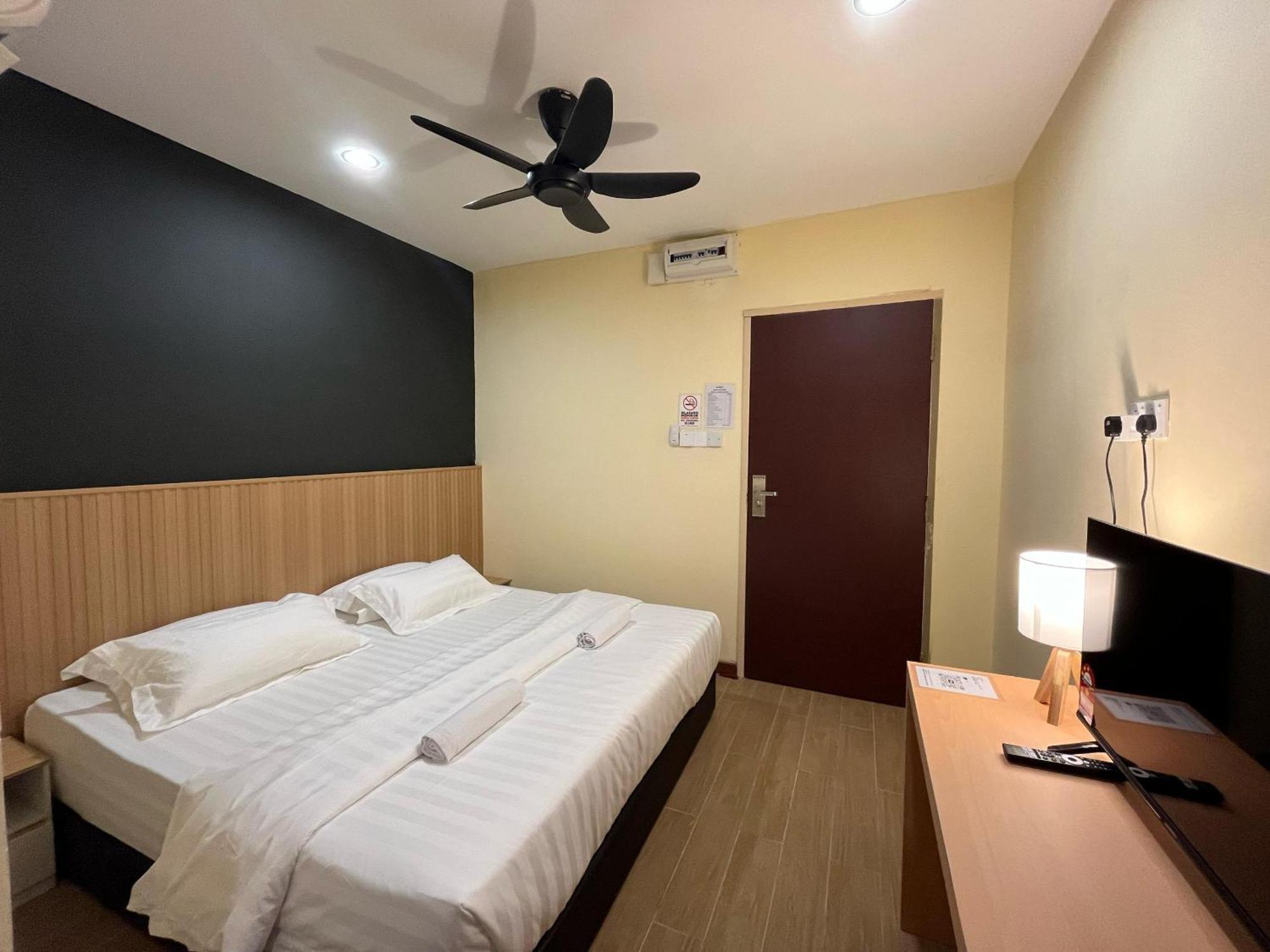 Halo Hotel Семпорна Экстерьер фото