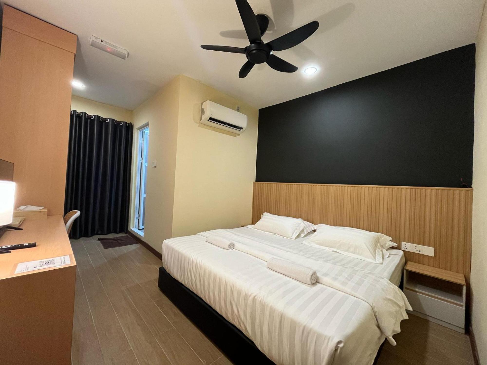 Halo Hotel Семпорна Экстерьер фото