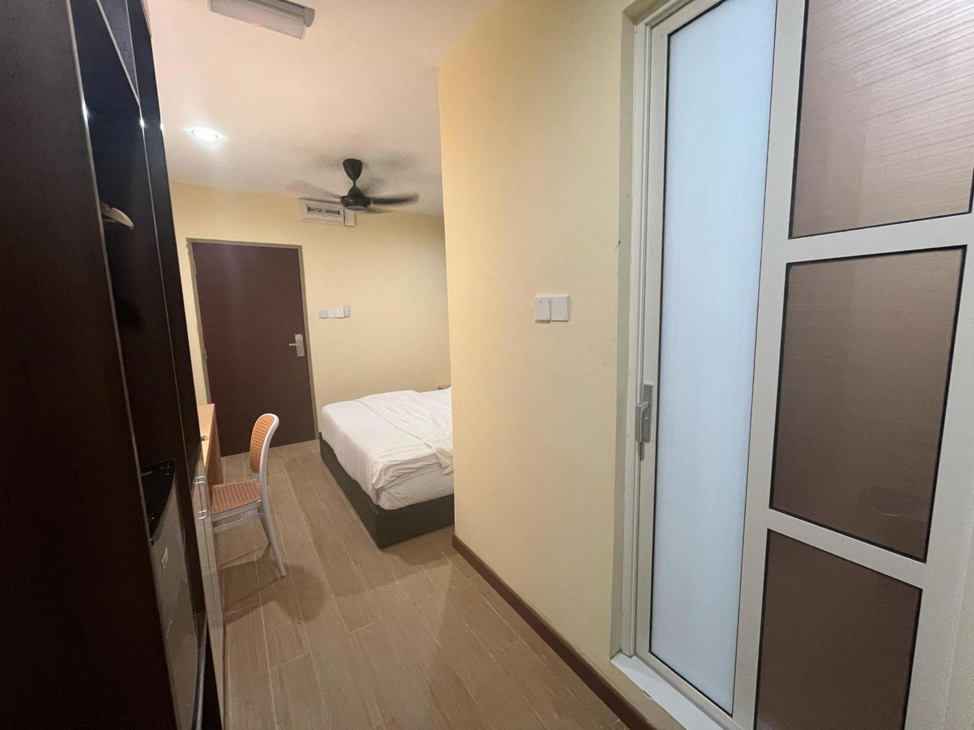 Halo Hotel Семпорна Экстерьер фото