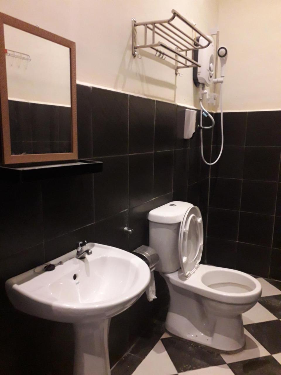 Halo Hotel Семпорна Экстерьер фото